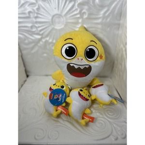 Pinkfong Nickelodeon Baby Shark Toy Stuffed Animal with 3 clip on baby sharks